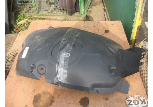 Підкрилок передній правий,передня частина Renault Kangoo II, 8200426495*